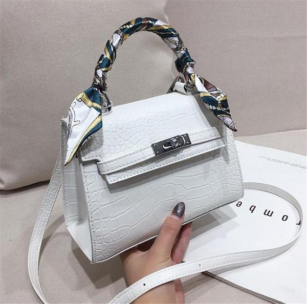 2020 fashion women handbags solid color crocodile pattern shoulder bag lock crossbody small square bag handbag for women
2020 fashion women handbags solid color crocodile pattern shoulder bag lock crossbody small square bag handbag for women