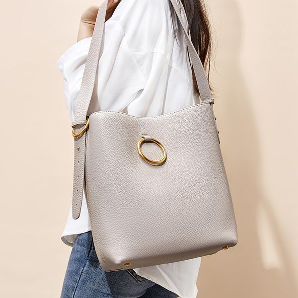 2020 autumn new style simple women's bucket genuine leather handbags and single shoudler pockets lady's solid casual large bags
2020 autumn new style simple women's bucket genuine leather handbags and single shoudler pockets lady's solid casual large bags