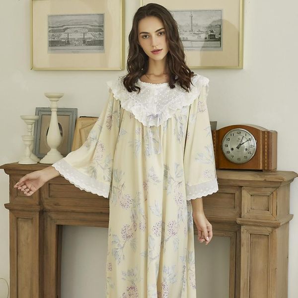 nightgown long dress lady romantic nightgown satin women long sleeve sleepwear, Black;red
nightgown long dress lady romantic nightgown satin women long sleeve sleepwear, Black;red
