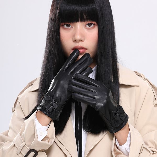 autumn winter black bow and velvet touch screen pu warm women's gloves, Blue;gray
autumn winter black bow and velvet touch screen pu warm women's gloves, Blue;gray