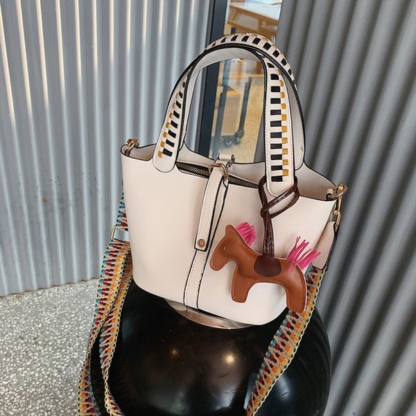 o4djb broad new fashionable style summer portable bucket fashionable mother broadband strap strap shoulder strapand child bag korean shoulde
o4djb broad new fashionable style summer portable bucket fashionable mother broadband strap strap shoulder strapand child bag korean shoulde