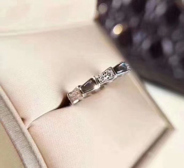 high-endselling ladies ring fashion 925 silver 18k gold matching rings for women with exquisite jewelry
high-endselling ladies ring fashion 925 silver 18k gold matching rings for women with exquisite jewelry