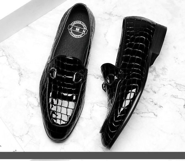 loafers men's slip-on patent leather breathable men shoes fashion casual loafers black snakeskin printed dress shoes
loafers men's slip-on patent leather breathable men shoes fashion casual loafers black snakeskin printed dress shoes
