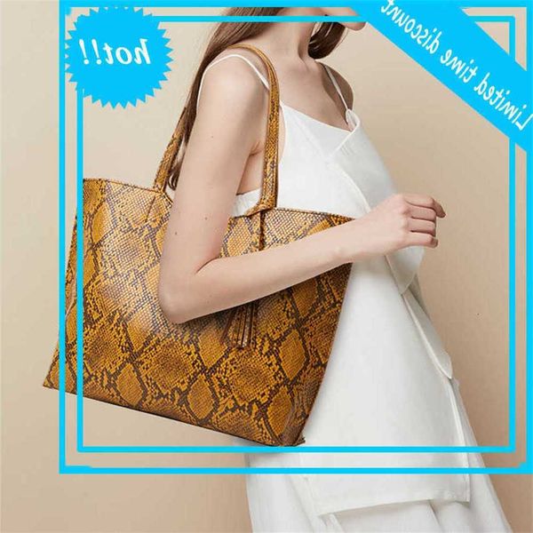 luxury designer serpentine handbags pu leather shoulder large capacity hand bags women fashion dead bag women's handbag
luxury designer serpentine handbags pu leather shoulder large capacity hand bags women fashion dead bag women's handbag