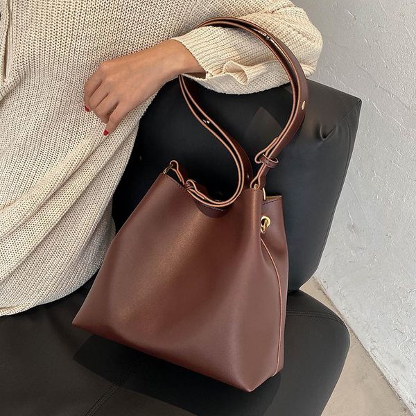 solid color кожа pu ковш сумки мода классические сумки на ремне женщины путешествия большой емкости totes сумка
solid color кожа pu ковш сумки мода классические сумки на ремне женщины путешествия большой емкости totes сумка