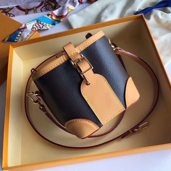 new style 57099 shoulder bag retro and casual feel attracted countless eyeballs daily wearer genuine leather simple and easy fashion bags
new style 57099 shoulder bag retro and casual feel attracted countless eyeballs daily wearer genuine leather simple and easy fashion bags