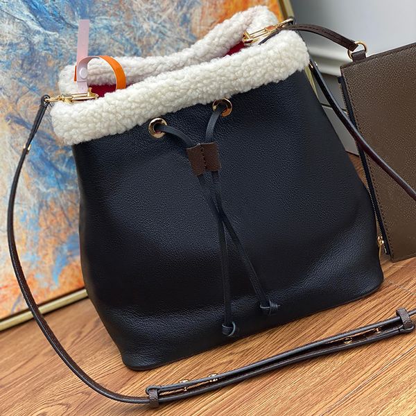 original single copy plush embroidery teddy bear series m56963 incarnation contains the beauty of inheritance bucket bag it's perfect
original single copy plush embroidery teddy bear series m56963 incarnation contains the beauty of inheritance bucket bag it's perfect