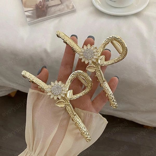 hair accessories woman metal hair claw clamps lady fashion hair clips for women girls headwear, Slivery;golden
hair accessories woman metal hair claw clamps lady fashion hair clips for women girls headwear, Slivery;golden