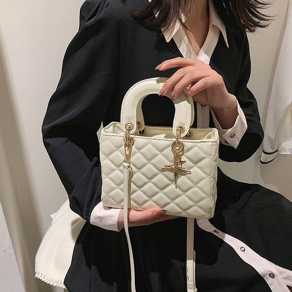 bag early spring new handbags fashion handbags bright leather trend lingge double handle single shoulder female women clutches casual
bag early spring new handbags fashion handbags bright leather trend lingge double handle single shoulder female women clutches casual