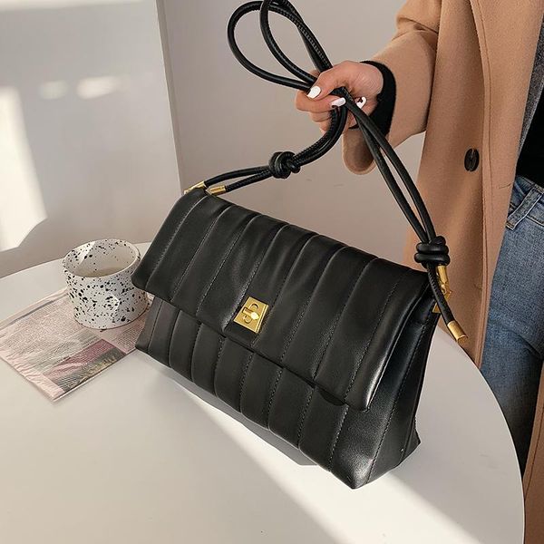 shoulder bags niche design retro large-capacity female bag fashion messenger square underarm dual-use width: 34cm
shoulder bags niche design retro large-capacity female bag fashion messenger square underarm dual-use width: 34cm