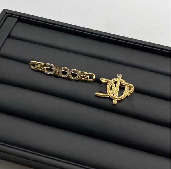 2022 european and american retro letters diamond brooch high-end fashion suit coat accessories fast delivery, Gray
2022 european and american retro letters diamond brooch high-end fashion suit coat accessories fast delivery, Gray