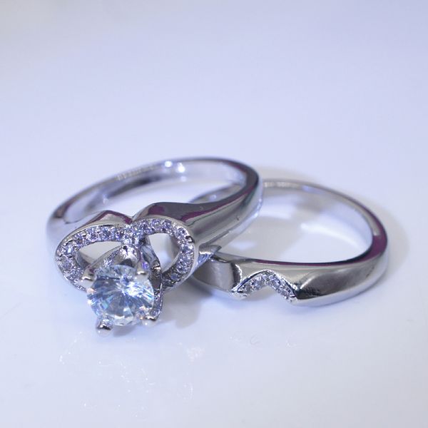 a pair of new creative heart-shaped simulation diamond ring female european and american fashion couple engagement ring, Silver
a pair of new creative heart-shaped simulation diamond ring female european and american fashion couple engagement ring, Silver