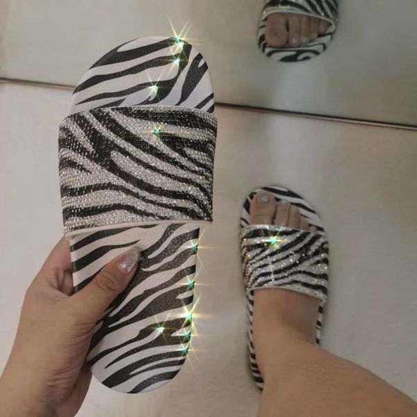 slippers 2021 style women zebra pattern black and white fashion outdoor flat sandals & beach bling crystal
slippers 2021 style women zebra pattern black and white fashion outdoor flat sandals & beach bling crystal