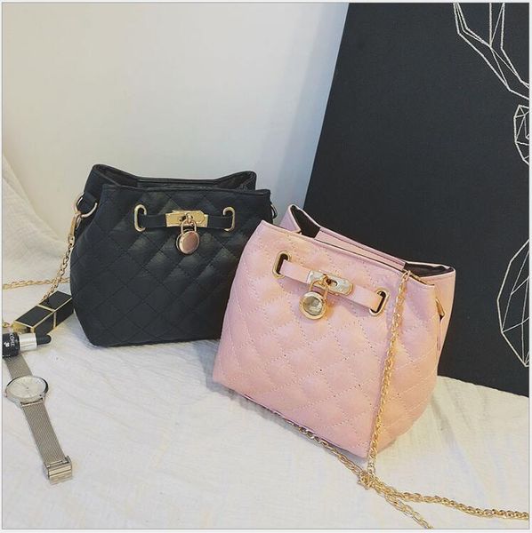 2020 fashion chain plaid women pu leather handbags bucket shoulder bag small capacity ladies shopping messenger bag
2020 fashion chain plaid women pu leather handbags bucket shoulder bag small capacity ladies shopping messenger bag
