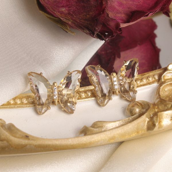 2020 korean new design fashion jewelry exquisite stained glass crystal butterfly earrings elegant female wild earrings, Golden;silver
2020 korean new design fashion jewelry exquisite stained glass crystal butterfly earrings elegant female wild earrings, Golden;silver