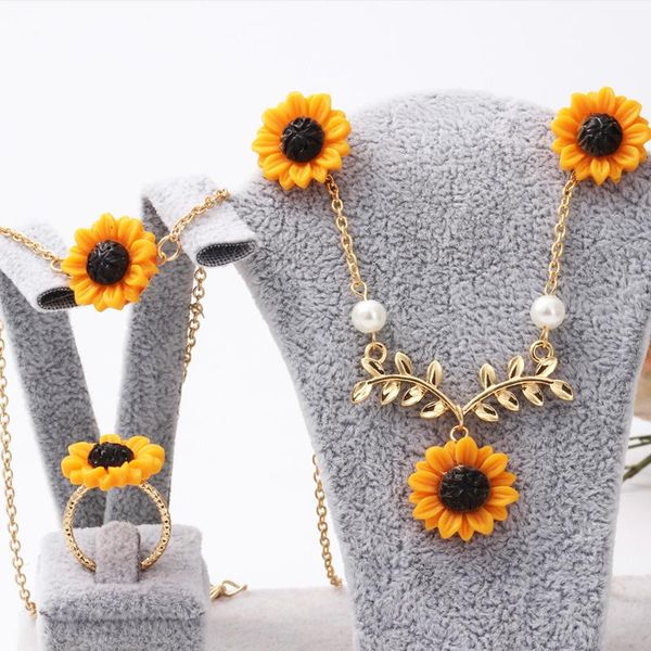trendy sunflower necklace sun flower four-piece for women girl gift party wedding jewellery sets, Silver 
trendy sunflower necklace sun flower four-piece for women girl gift party wedding jewellery sets, Silver