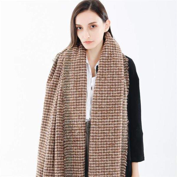 2020 new qianniaoge autumn and winter warm imitation cashmere scarf, Blue;gray
2020 new qianniaoge autumn and winter warm imitation cashmere scarf, Blue;gray