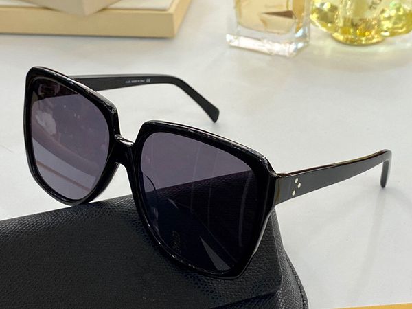 4s146 sunglasses popular sunglasses fashion ladies retro style uv protection square frame with protective cover, White;black
4s146 sunglasses popular sunglasses fashion ladies retro style uv protection square frame with protective cover, White;black