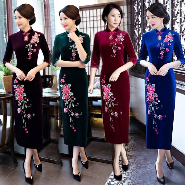 chinese lady velvet cheongsam vintage embroidery long slim floral qipao evening dress big size 3xl 4xl 5x1, Red
chinese lady velvet cheongsam vintage embroidery long slim floral qipao evening dress big size 3xl 4xl 5x1, Red