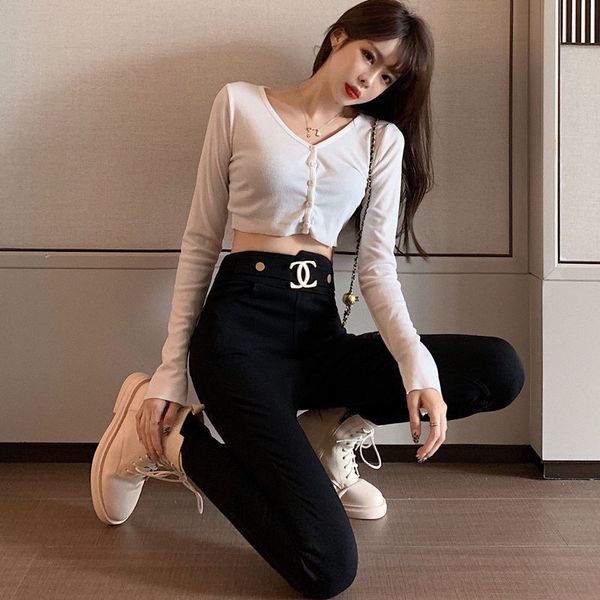 the new autumn/winter high-waist leggings, korean version of slim pants, and elastic small-legged pants for women, Black;white
the new autumn/winter high-waist leggings, korean version of slim pants, and elastic small-legged pants for women, Black;white