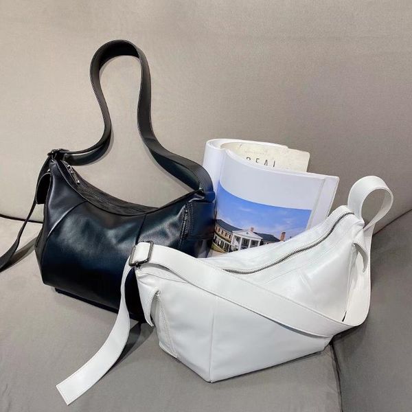 large size dumpling shape crossbody bags for women classical leather shoulder bag with width strap travel phone purses
large size dumpling shape crossbody bags for women classical leather shoulder bag with width strap travel phone purses