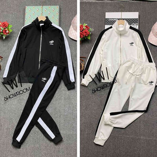 2022 factory wholesale new model autumn pure cotton sportswear women's cardigan two piece suit european fashion, White
2022 factory wholesale new model autumn pure cotton sportswear women's cardigan two piece suit european fashion, White
