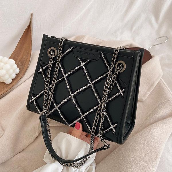 cross body 2021 trend hundred ring chain net red ins texture embroidery line one-shoulder sloping bag
cross body 2021 trend hundred ring chain net red ins texture embroidery line one-shoulder sloping bag
