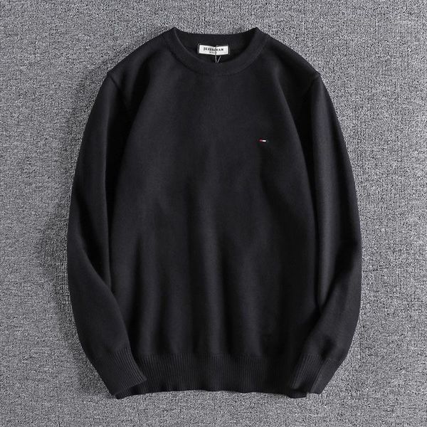 autumn and winter new simple embroidery logo trend bottoming shirt comfortable knitting versatile men's sweater clothes 05951, White;black
autumn and winter new simple embroidery logo trend bottoming shirt comfortable knitting versatile men's sweater clothes 05951, White;black