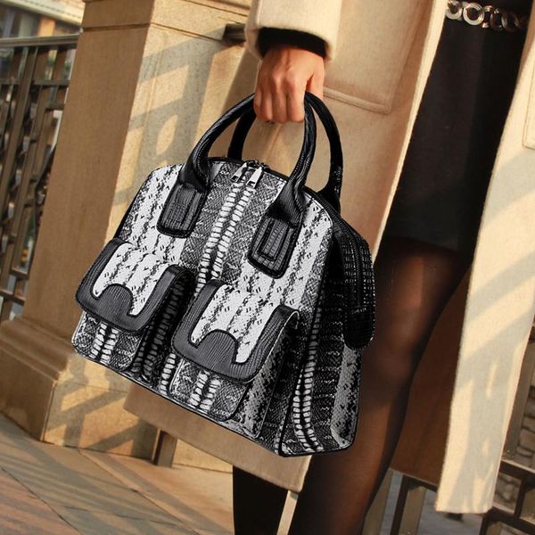 women handbags shell bags fashion pu leather ladies large capacity shoulder bag new serpentine tote messenger bags
women handbags shell bags fashion pu leather ladies large capacity shoulder bag new serpentine tote messenger bags