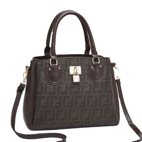 70% off deals online new large capacity textured trendy pattern single shoulder messenger portable color contrast women's bag
70% off deals online new large capacity textured trendy pattern single shoulder messenger portable color contrast women's bag