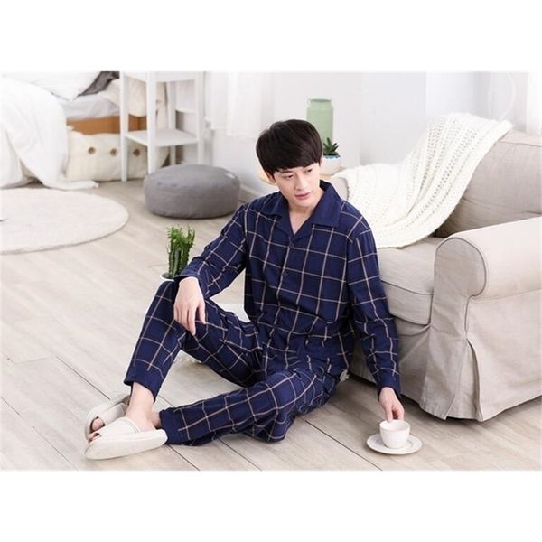 new arrival fashion men sleeping cloths turn-down collar dark blue plaid coat 201111, Black;brown
new arrival fashion men sleeping cloths turn-down collar dark blue plaid coat 201111, Black;brown