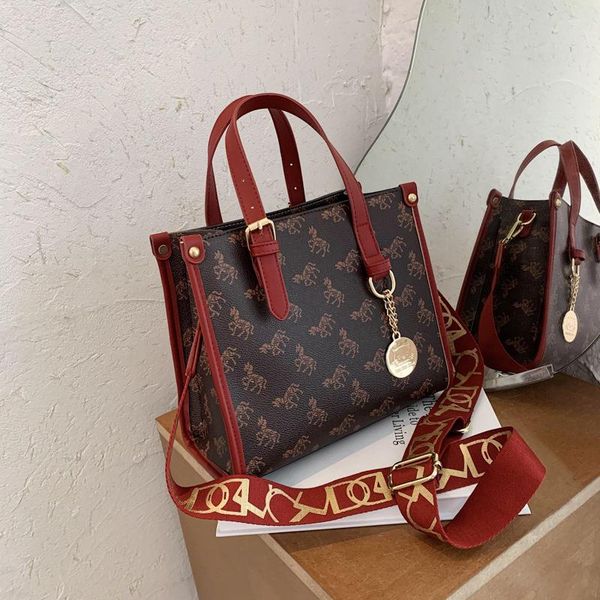 wide shoulder strap thread large capacity shoulder bag women's bag 2020 new style fashion chain tote sac bols
wide shoulder strap thread large capacity shoulder bag women's bag 2020 new style fashion chain tote sac bols