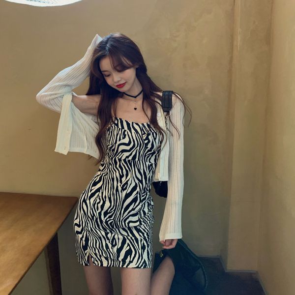 casual dresses woman one shoulder zebra bag hip bodycon dress with suspenders for summer, Black;gray
casual dresses woman one shoulder zebra bag hip bodycon dress with suspenders for summer, Black;gray