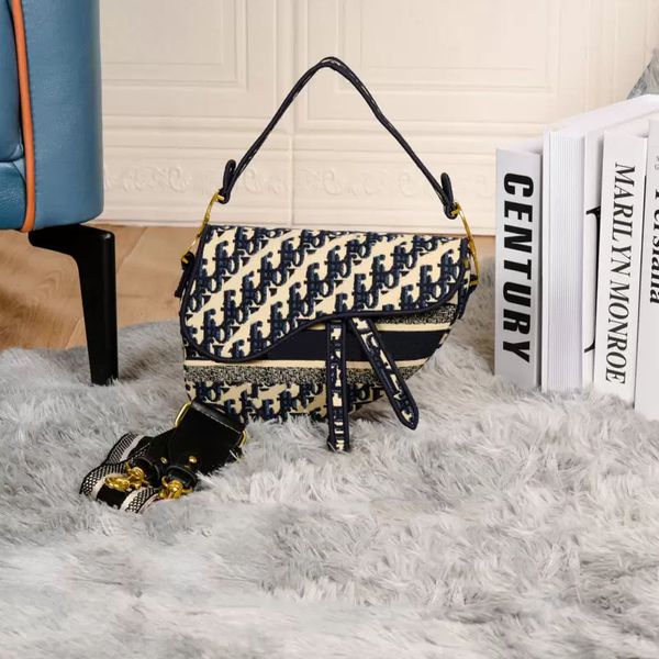 2022 wholesale shoulder bags designer saddle bag woman fashion handbags lady floral embroiderys cowboy blue crossbody designer handbag walle
2022 wholesale shoulder bags designer saddle bag woman fashion handbags lady floral embroiderys cowboy blue crossbody designer handbag walle