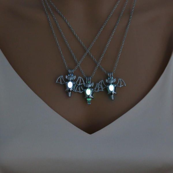 punk style glow in the dark jewelry with silver color bat shaped luminous stone locket pendant long necklace for gift
punk style glow in the dark jewelry with silver color bat shaped luminous stone locket pendant long necklace for gift