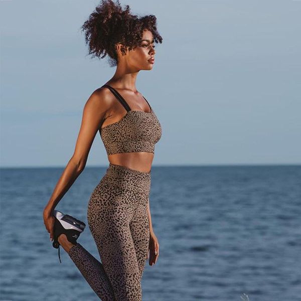 yoga outfits logo customized two piece sublimation print women high waist breathable leggings and bra leopard set, White;red
yoga outfits logo customized two piece sublimation print women high waist breathable leggings and bra leopard set, White;red