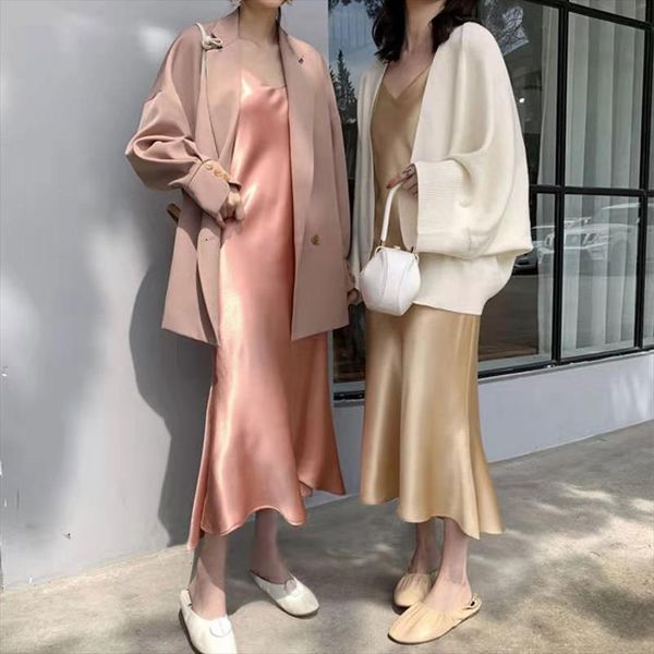 2020 spring women solid spaghetti strap sdress lady high waist satin trumpet long dress female v neck vestido, Black;gray
2020 spring women solid spaghetti strap sdress lady high waist satin trumpet long dress female v neck vestido, Black;gray