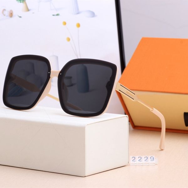 new popular sunglasses women luxurious 2229 square summer style full frame uv protection mixed color come with box, White;black
new popular sunglasses women luxurious 2229 square summer style full frame uv protection mixed color come with box, White;black