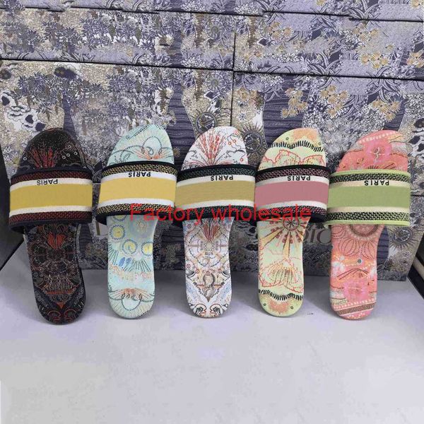 2021 new women sandals slippers embroidery sandal floral brocade flip flops striped beach genuine leather dazzle flowers slipper with box, Black
2021 new women sandals slippers embroidery sandal floral brocade flip flops striped beach genuine leather dazzle flowers slipper with box, Black