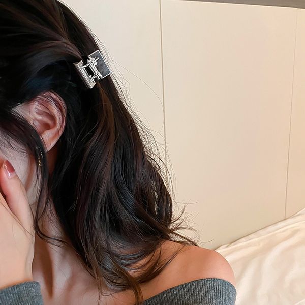 female headdress simple geometric metal small grab clip fashion sweet girl women's barrettes hair accessories, Slivery;white
female headdress simple geometric metal small grab clip fashion sweet girl women's barrettes hair accessories, Slivery;white