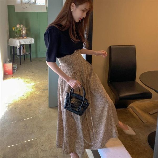 new fashion 2 piece set summer women knitted o neck puff sleeve t shirts high waist floral print long skirt, Gray
new fashion 2 piece set summer women knitted o neck puff sleeve t shirts high waist floral print long skirt, Gray