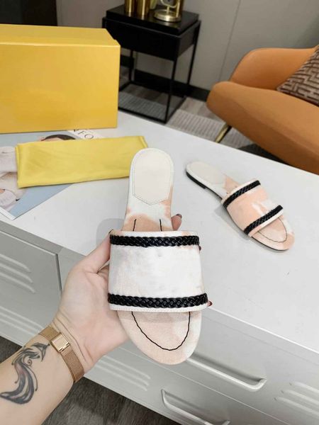 luxury designer designs slippers for casual flat sandals with classic style slippers with letter trim q4, Black
luxury designer designs slippers for casual flat sandals with classic style slippers with letter trim q4, Black