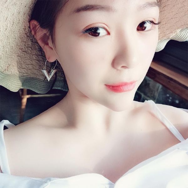 stud in 2021, the ly designed brand summer simple v-shaped earrings for women., Golden;silver
stud in 2021, the ly designed brand summer simple v-shaped earrings for women., Golden;silver