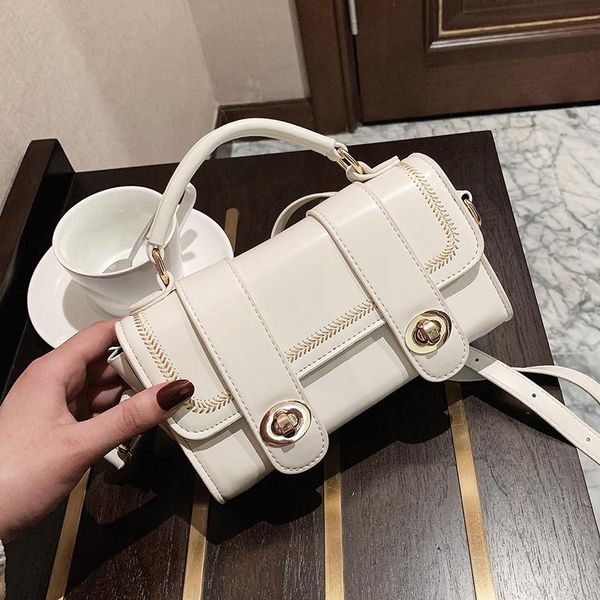 niche design high-end western style handbags 2021 popular new fashion all-match messenger bag style square bag width: 20cm
niche design high-end western style handbags 2021 popular new fashion all-match messenger bag style square bag width: 20cm