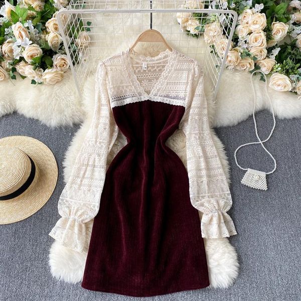 south korea east gate new winter dress wave v-neck lace corduroy stitching slim trend1, Black;gray
south korea east gate new winter dress wave v-neck lace corduroy stitching slim trend1, Black;gray