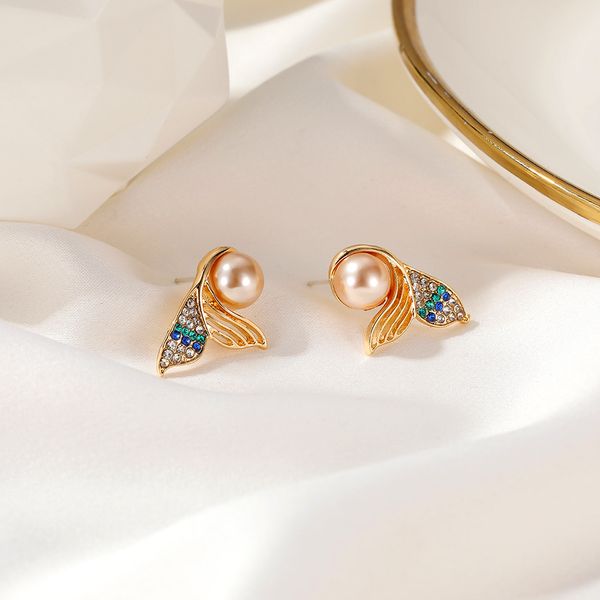 20pairs / lot корейской моды fishtail серег с полной циркон pearl сплава золота серьги для женщин женщины партии одеваются уха ювелирные изд, Golden;silver
20pairs / lot корейской моды fishtail серег с полной циркон pearl сплава золота серьги для женщин женщины партии одеваются уха ювелирные изд, Golden;silver