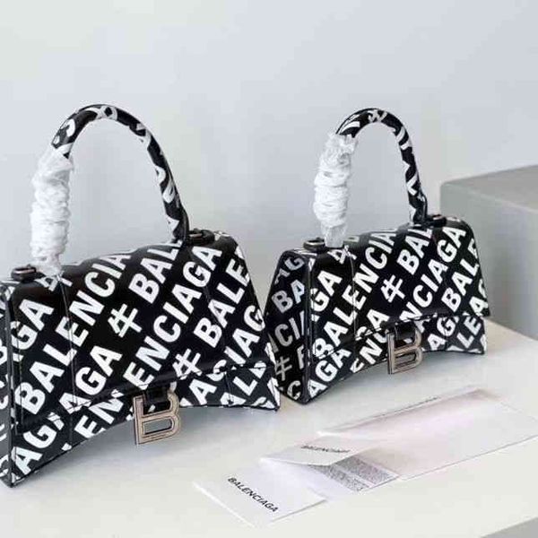 hourglassoo women luxurys designer handbags latters printed handbag black alligator embossed bag xs one shoulder backpack
hourglassoo women luxurys designer handbags latters printed handbag black alligator embossed bag xs one shoulder backpack