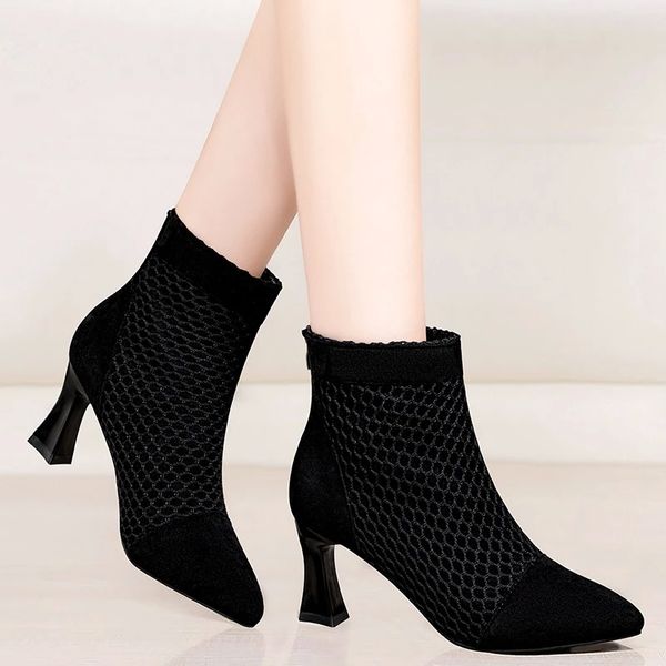 2020 winter women's fashion boots high heels black booties grid pumps pointed toe ankle boot dress shoes plush botas mujer 8819n #na7h
2020 winter women's fashion boots high heels black booties grid pumps pointed toe ankle boot dress shoes plush botas mujer 8819n #na7h