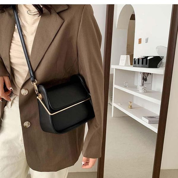 cross body women large capacity handbags pu shoulder messenger bag female retro daily totes lady elegant
cross body women large capacity handbags pu shoulder messenger bag female retro daily totes lady elegant
