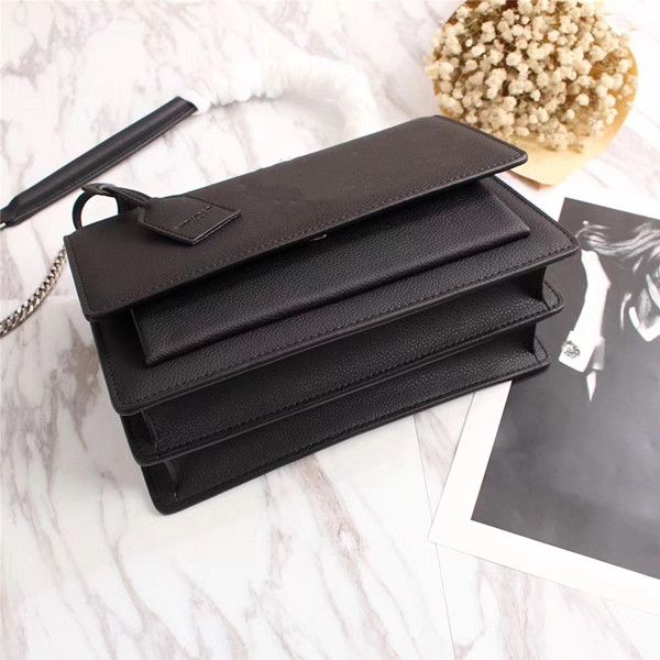 star with the same lady fashion personality handbag original leather accordion wrinkle crossbody shoulder bag 20 * 17 * 6cm
star with the same lady fashion personality handbag original leather accordion wrinkle crossbody shoulder bag 20 * 17 * 6cm